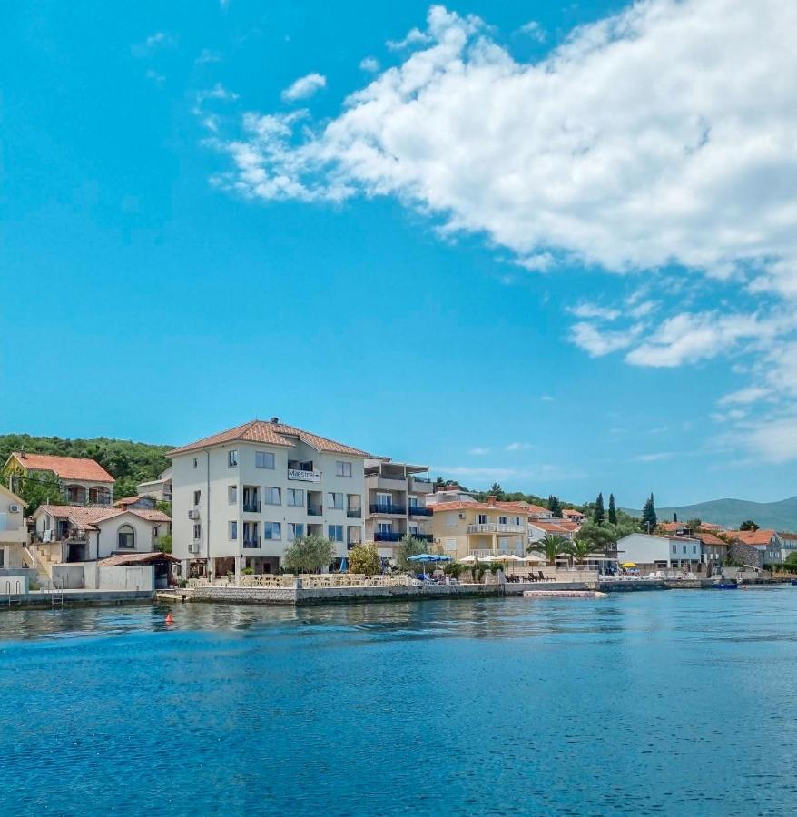 Timea Apartment Tivat Luaran gambar